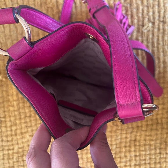 Michael Kors Small Messenger - Picture 3 of 3